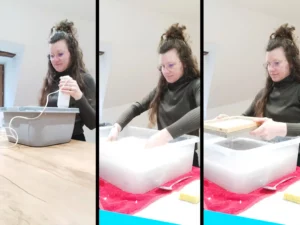 Nadège qui fabrique du papier