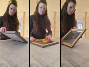 Nadège qui fabrique du papier